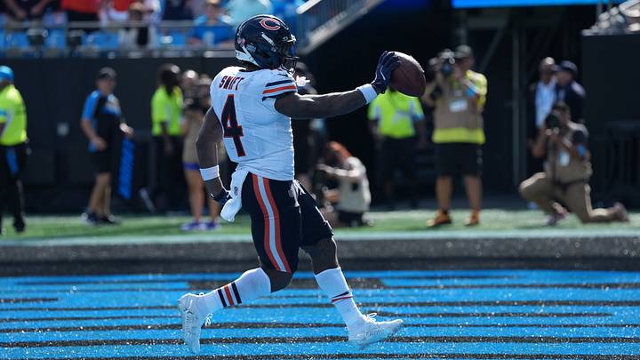 Chicago Bears running back D'Andre Swift (4) scores a touchdown in the fourth quarter against the Carolina Panthers at Bank of America Stadium. Mandatory Credit: Jim Dedmon-Imagn Images Chicago Bears running back D'Andre Swift (4) scores a touchdown in the fourth quarter against the Carolina Panthers at Bank of America Stadium. Mandatory Credit: Jim Dedmon-Imagn Images