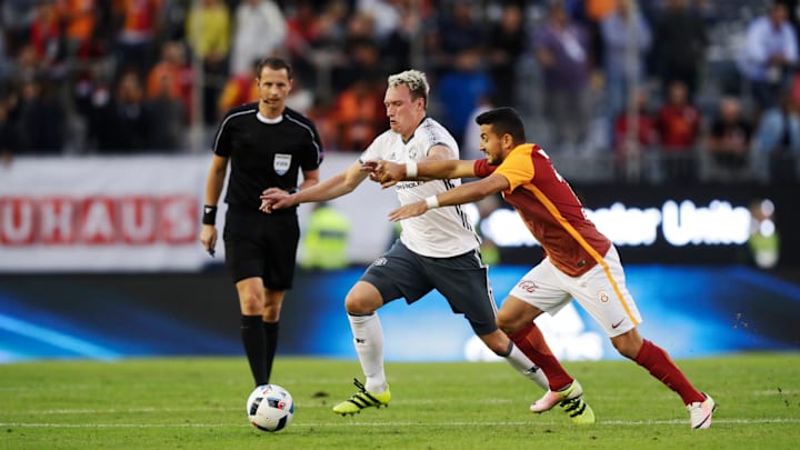 Os Red Devils precisam da vitória para entrar na luta pela vaga no Grupo A