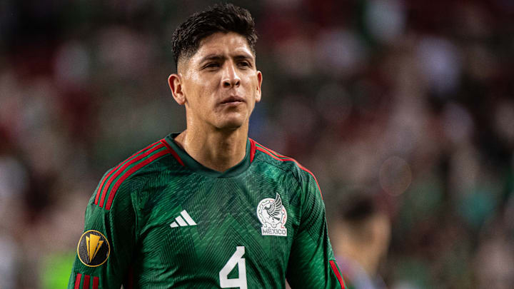 El fichaje de Edson Álvarez con el Borussia Dortmund se vino abajo, sin embargo, aún podría salir del Ajax al interesar al West Ham.