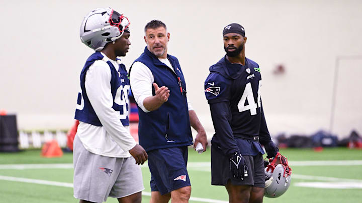 Jun 10, 2025; Foxborough, MA, USA; New England Patriots head coach Mike Vrabel speaks to defensive end Keion White (99) and linebacker K'Lavon Chaisson (44) after minicamp held in the WIN Field House at Gillette Stadium. Mandatory Credit: Eric Canha-Imagn Images