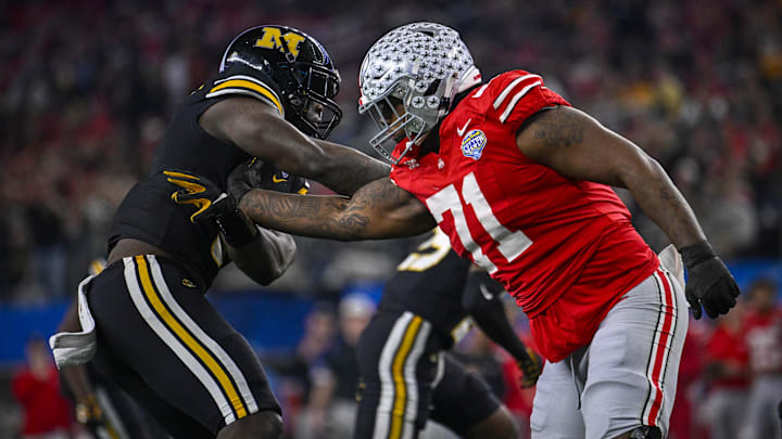 Dec 29, 2023; Arlington, TX, USA; Ohio State Buckeyes offensive lineman Josh Simmons (71) blocks Missouri Tigers defensive lineman Darius Robinson (6) during the second quarter at AT&T Stadium. Mandatory Credit: Jerome Miron-Imagn Images Dec 29, 2023; Arlington, TX, USA; Ohio State Buckeyes offensive lineman Josh Simmons (71) blocks Missouri Tigers defensive lineman Darius Robinson (6) during the second quarter at AT&T Stadium. Mandatory Credit: Jerome Miron-Imagn Images