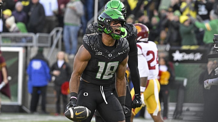 Nov 22, 2025; Eugene, Oregon, USA; Oregon Ducks tight end Kenyon Sadiq (18) celebrates against the Southern California Trojans during the second half at Autzen Stadium. Mandatory Credit: Troy Wayrynen-Imagn Images