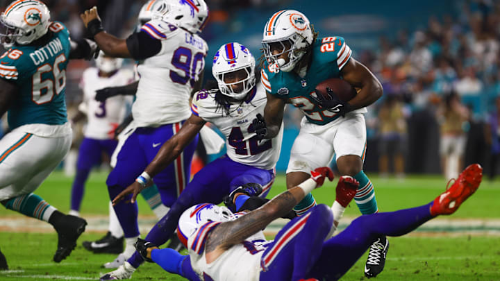 Miami Dolphins running back Jaylen Wright (25) runs with the football against Buffalo Bills linebacker Dorian Williams (42) during the third quarter during the third quarter at Hard Rock Stadium. 