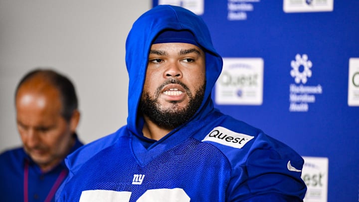 New York Giants RT Jermaine Eluemunor has signed on for another three seasons.