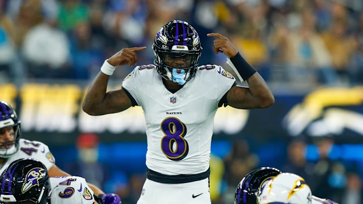 Baltimore Ravens quarterback Lamar Jackson wore the Nike Nike Dunk Low 'De La Soul' colorway before Monday Night Football.