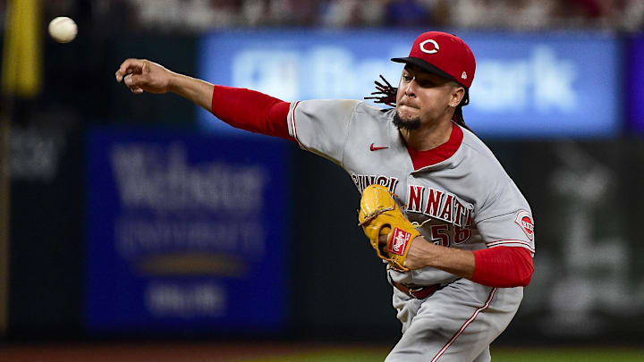Cincinnati Reds starting pitcher Luis Castillo (58) pitches.