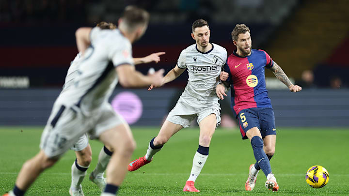 Inigo Martinez (re.) und Raul Garcia im Duell Inigo Martinez (re.) und Raul Garcia im Duell