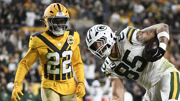 Oct 26, 2025; Pittsburgh, Pennsylvania, USA; Green Bay Packers tight end Tucker Kraft (85) scores a touchdown against Pittsburgh Steelers safety Chuck Clark (21) and safety Juan Thornhill (22)during the fourth quarter at Acrisure Stadium. Mandatory Credit: Barry Reeger-Imagn Images