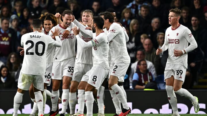 La joie des manuciens après l'extraordinaire passe décisive de Jonny Evans