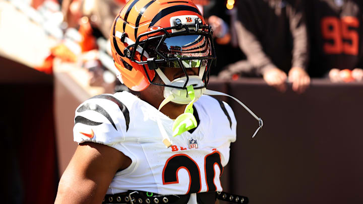 Sep 7, 2025; Cleveland, Ohio, USA; Cincinnati Bengals cornerback DJ Turner II (20) warms up before a game against the Cleveland Browns at Huntington Bank Field. Mandatory Credit: Scott Galvin-Imagn Images Sep 7, 2025; Cleveland, Ohio, USA; Cincinnati Bengals cornerback DJ Turner II (20) warms up before a game against the Cleveland Browns at Huntington Bank Field. Mandatory Credit: Scott Galvin-Imagn Images