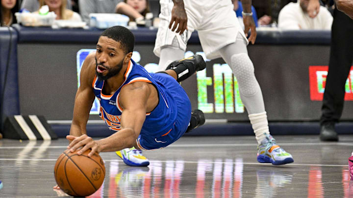 Nov 27, 2024; Dallas, Texas, USA; New York Knicks forward Mikal Bridges (25) dives for the ball during the first quarter against the Dallas Mavericks at the American Airlines Center. Mandatory Credit: Jerome Miron-Imagn Images Nov 27, 2024; Dallas, Texas, USA; New York Knicks forward Mikal Bridges (25) dives for the ball during the first quarter against the Dallas Mavericks at the American Airlines Center. Mandatory Credit: Jerome Miron-Imagn Images
