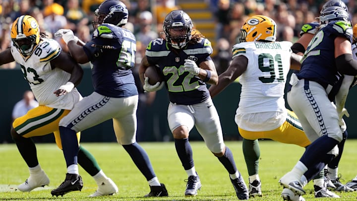 Aug 23, 2025; Green Bay, Wisconsin, USA; Seattle Seahawks running back Damien Martinez (22) rushes wth the football during the second quarter against the Green Bay Packers at Lambeau Field. Mandatory Credit: Jeff Hanisch-Imagn Images Aug 23, 2025; Green Bay, Wisconsin, USA; Seattle Seahawks running back Damien Martinez (22) rushes wth the football during the second quarter against the Green Bay Packers at Lambeau Field. Mandatory Credit: Jeff Hanisch-Imagn Images