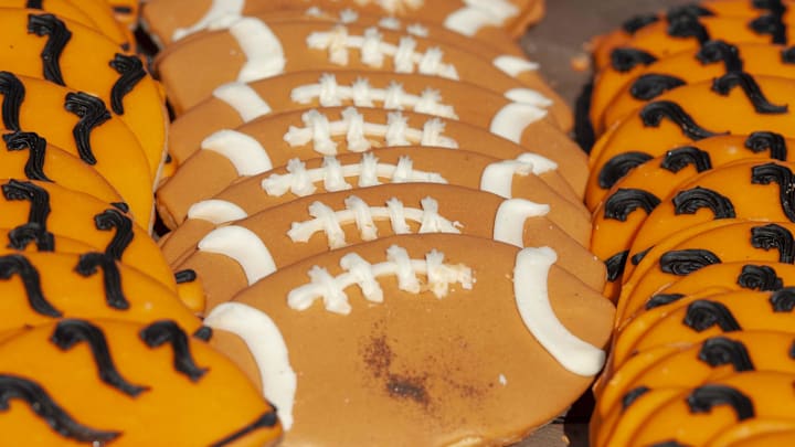 AFC North-leading Cincinnati Bengals (3-1) plays host to the AFC East's first-place Miami Dolphins
