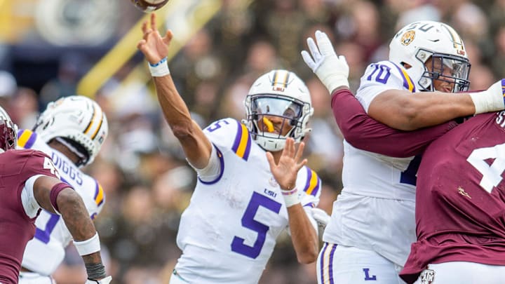 Quarterback Jayden Daniels 5 as the LSU Tigers take on Texas A&M. 