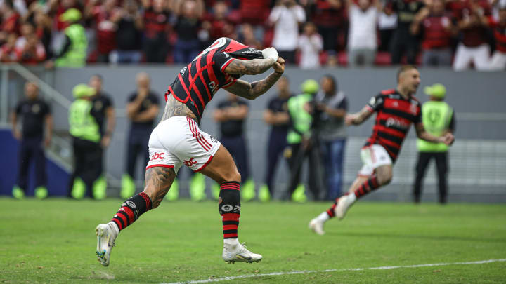 Gabigol fez a festa após balançar a rede em Brasília Gabigol fez a festa após balançar a rede em Brasília