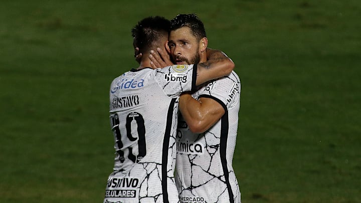 Corinthians encara o lanterna do Brasileiro