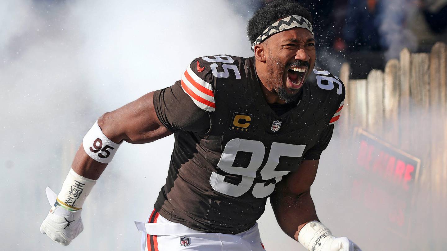 Myles Garrett Trade Expected to Give Bears 2 Intriguing Free-Agent Options in 2027