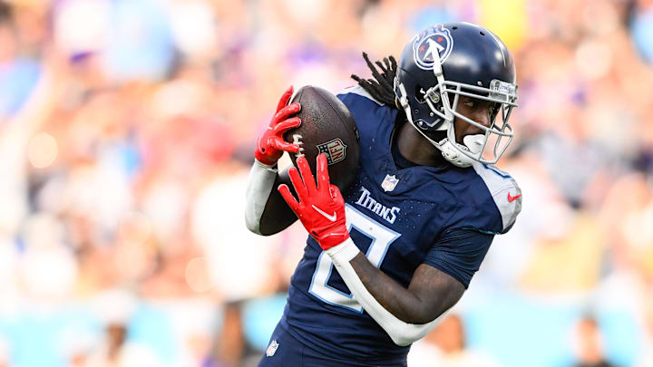 Tennessee Titans wide receiver Calvin Ridley (0) makes a catch against the Minnesota Vikings during the first half at Nissan Stadium.