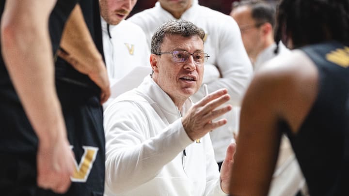 Jan 21, 2025; Tuscaloosa, Alabama, USA; Vanderbilt Commodores head coach Mark Byington talks with his team during a timeout in the second half against the Alabama Crimson Tide at Coleman Coliseum. Mandatory Credit: Will McLelland-Imagn Images