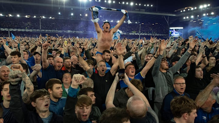 Envahissement de terrain sur la pelouse d'Everton.