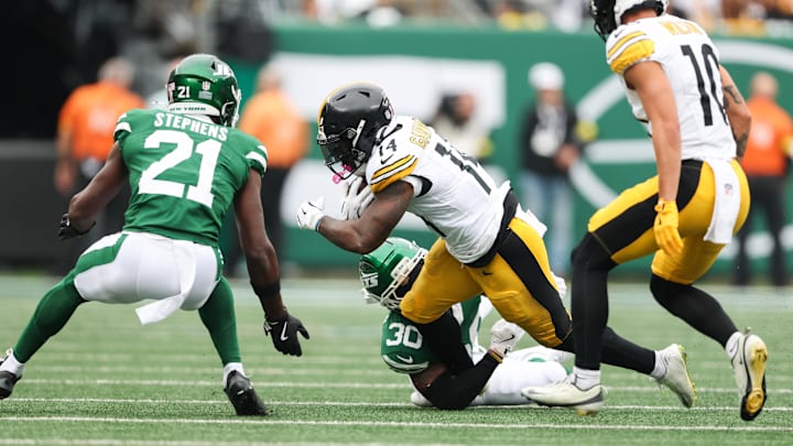 Sep 7, 2025; East Rutherford, New Jersey, USA; Pittsburgh Steelers running back Kenneth Gainwell (14) is tackled by New York Jets cornerback Michael Carter II (30) during the second quarter at MetLife Stadium. Mandatory Credit: Vincent Carchietta-Imagn Images Sep 7, 2025; East Rutherford, New Jersey, USA; Pittsburgh Steelers running back Kenneth Gainwell (14) is tackled by New York Jets cornerback Michael Carter II (30) during the second quarter at MetLife Stadium. Mandatory Credit: Vincent Carchietta-Imagn Images