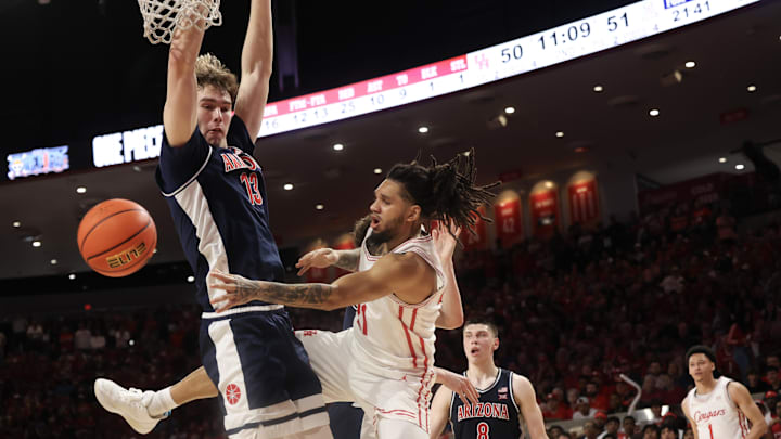 Feb 21, 2026; Houston, Texas, USA; Houston Cougars guard Emanuel Sharp (21) passes the ball against Arizona Wildcats center Motiejus Krivas (13) in the second half at Fertitta Center. Mandatory Credit: Thomas Shea-Imagn Images Feb 21, 2026; Houston, Texas, USA; Houston Cougars guard Emanuel Sharp (21) passes the ball against Arizona Wildcats center Motiejus Krivas (13) in the second half at Fertitta Center. Mandatory Credit: Thomas Shea-Imagn Images