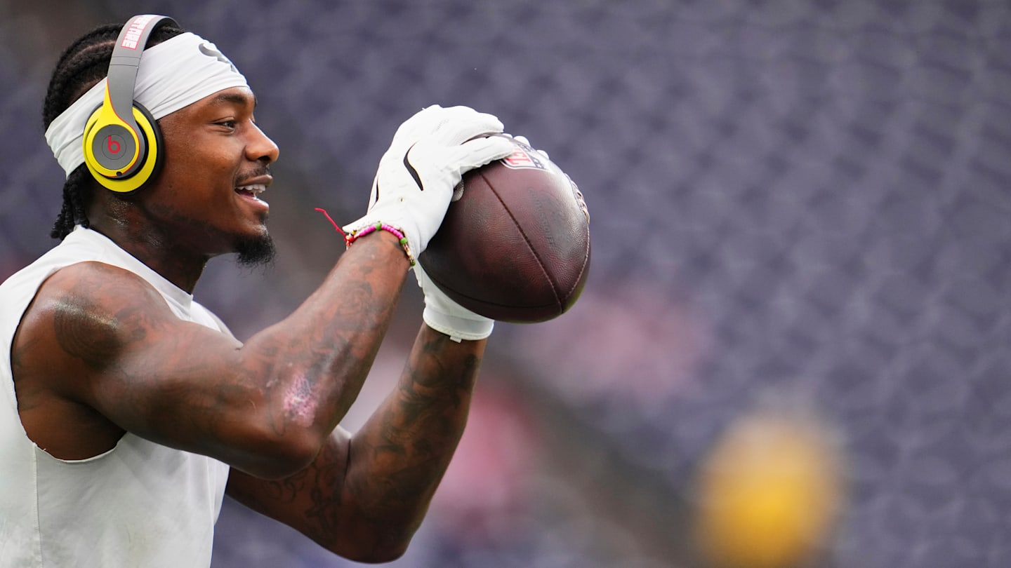 First look at Stefon Diggs in Patriots uniform has fans’ optimism