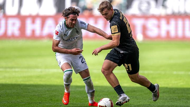 USMNT right back Joe Scally defends during Borussia Mönchengladbach's game against Elversberg USMNT right back Joe Scally defends during Borussia Mönchengladbach's game against Elversberg