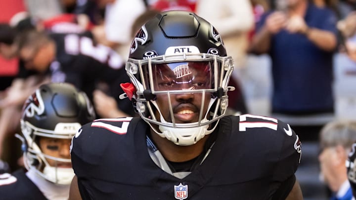 Dec 21, 2025; Glendale, Arizona, USA; Atlanta Falcons linebacker Arnold Ebiketie (17) against the Arizona Cardinals at State Farm Stadium. Dec 21, 2025; Glendale, Arizona, USA; Atlanta Falcons linebacker Arnold Ebiketie (17) against the Arizona Cardinals at State Farm Stadium.