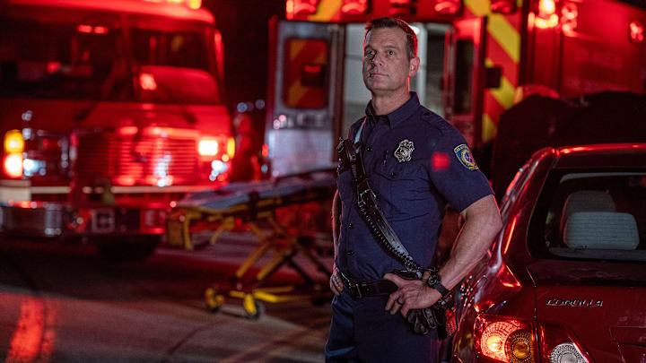 9-1-1: Peter Krause in the “Animal in the stin the cts” episode of 9-1-1 episode airin the g Monday, Oct. 10 ( 8:00-900 PM ET) on FOX. ©2022 FOX Media LLC. Cr: Jack Zeman /FOX