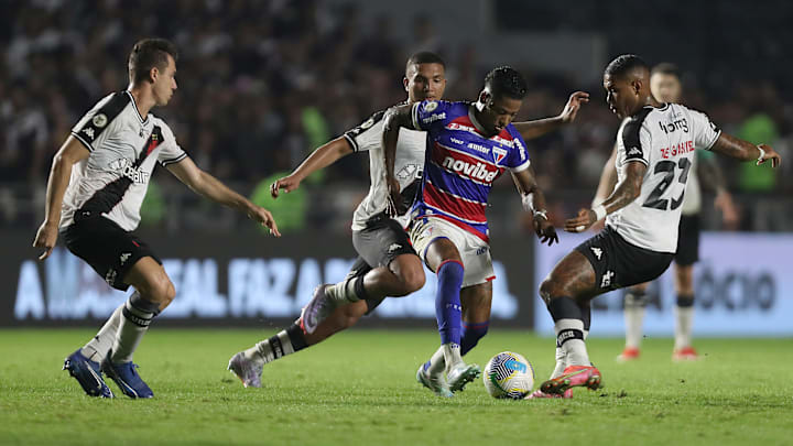 Vasco e Fortaleza se enfrentam em São Januário Vasco e Fortaleza se enfrentam em São Januário