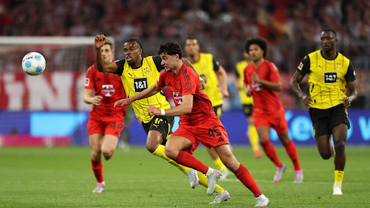 Aleksandar Pavlovic gab gegen den BVB sein Comeback im Bayern-Trikot