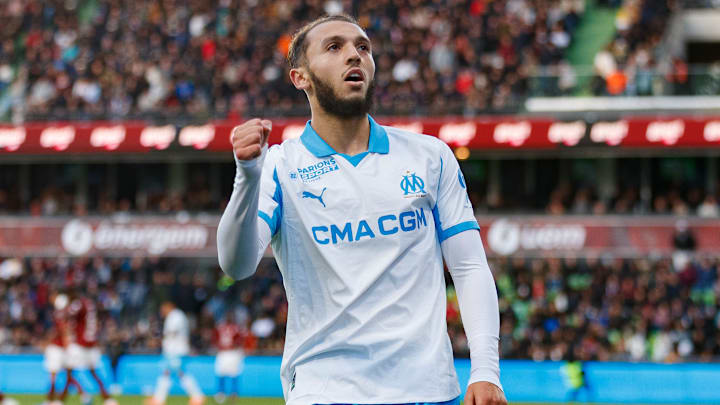 Amine Gouri figure dans le groupe.