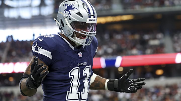 Dallas Cowboys linebacker Micah Parsons celebrates  after a sack during the first quarter against the Washington Commanders.