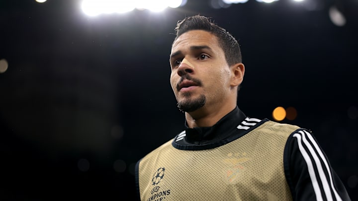 Zagueiro que possui convocação para a Seleção Brasileira no currículo disputou a última temporada da Champions League