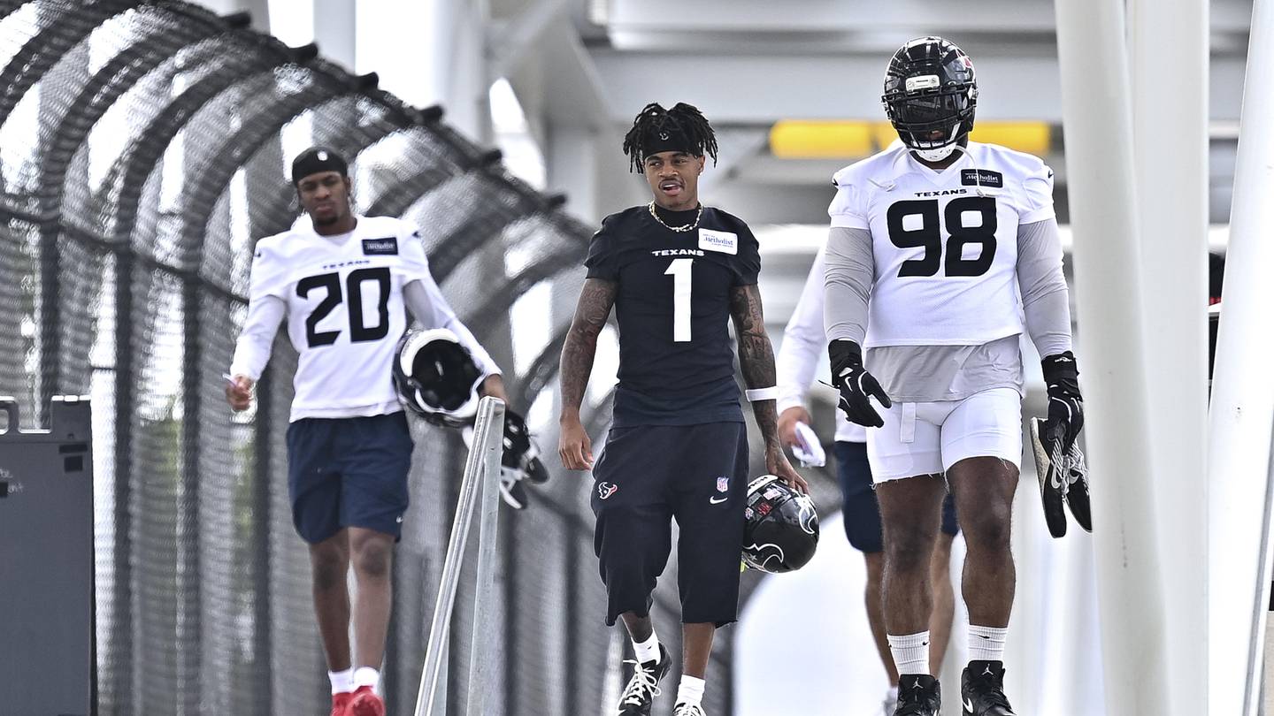 3 Texans Depth Chart Battles That'll Be Heating Up at Minica