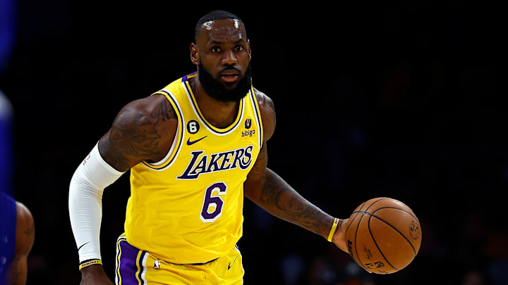 LeBron firmó en el verano una extensión de contrato con los Lakers