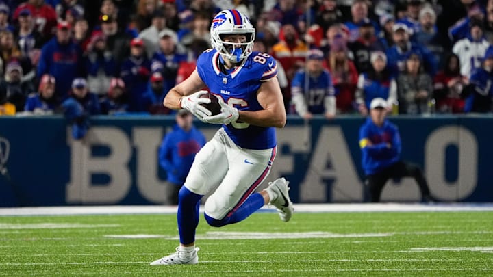 Nov 2, 2025; Orchard Park, New York, USA; Buffalo Bills tight end Dalton Kincaid (86) runs with the ball in the second half against the Kansas City Chiefs at Highmark Stadium Nov 2, 2025; Orchard Park, New York, USA; Buffalo Bills tight end Dalton Kincaid (86) runs with the ball in the second half against the Kansas City Chiefs at Highmark Stadium