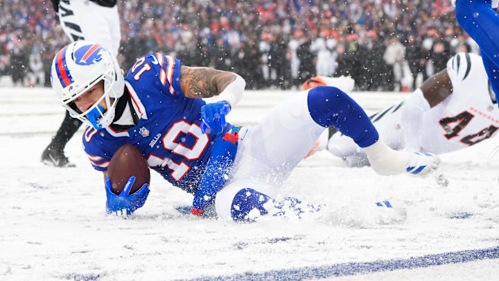 Buffalo Bills wide receiver Khalil Shakir (10) catches the ball for a touchdown in the second quarter against the Cincinnati Bengals at Highmark Stadium.