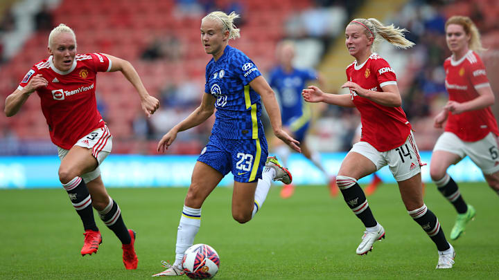 Chelsea will win the WSL title if they beat Man Utd on the final day of the 2021/22 season