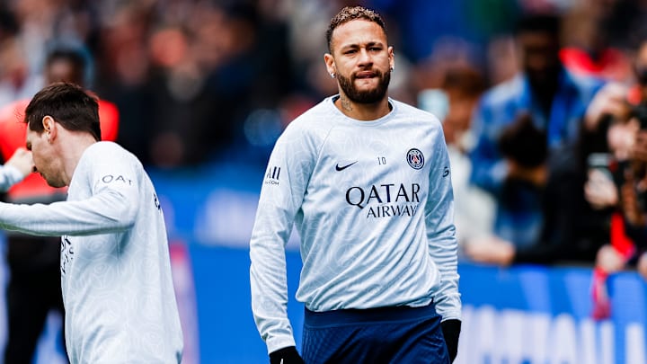 Neymar aurait vivement critiqué le mercato de Luis Campos cet été au Paris Saint-Germain. 