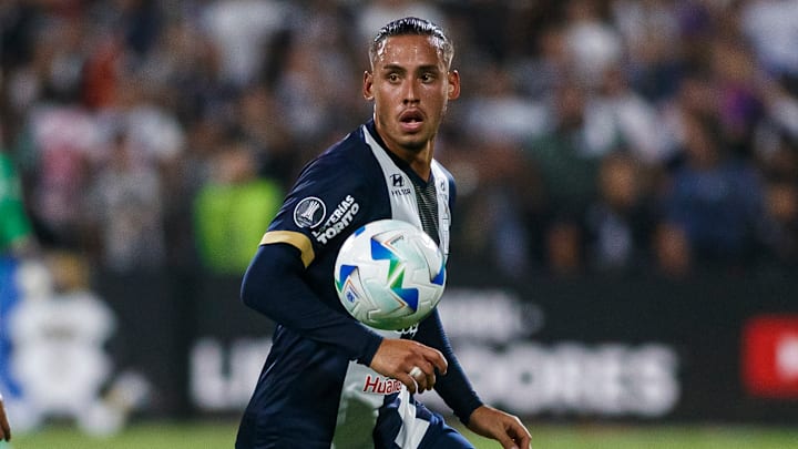 Meio-campista nasceu no Japão Meio-campista nasceu no Japão