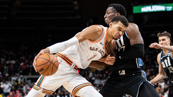 Oddsmaker are expecting a close game in San Antonio on Thursday.