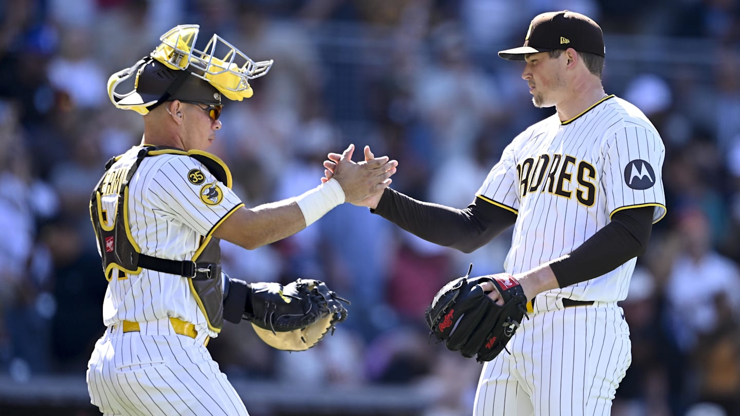 Padres Catcher Removed From Wednesday's Game With Apparent Injury