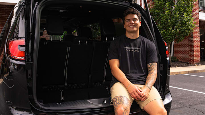 Cleveland Browns quarterback Dillon Gabriel reveals new car, a Chrysler minivan after signing his NFL rookie contract Cleveland Browns quarterback Dillon Gabriel reveals new car, a Chrysler minivan after signing his NFL rookie contract