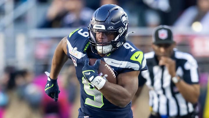 Why Multiple Teams Including Seahawks Hesitate to Sign Kenneth Walker