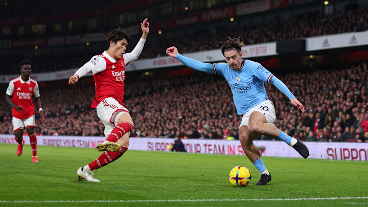 Versucht Jack Grealish zu stoppen: Takehiro Tomiyasu (l.) Versucht Jack Grealish zu stoppen: Takehiro Tomiyasu (l.)