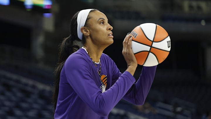Aug 3, 2025; Chicago, Illinois, USA; Phoenix Mercury forward DeWanna Bonner (14) warms up before a WNBA game against the Chicago Sky at Wintrust Arena. Mandatory Credit: Kamil Krzaczynski-Imagn Images Aug 3, 2025; Chicago, Illinois, USA; Phoenix Mercury forward DeWanna Bonner (14) warms up before a WNBA game against the Chicago Sky at Wintrust Arena. Mandatory Credit: Kamil Krzaczynski-Imagn Images