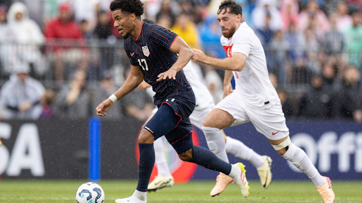 Malik Tillman dribbles during the USMNT's 2-1 loss to Turkey.