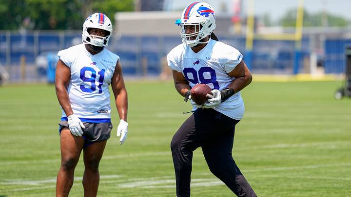 June 11, 2025; Orchard Park, NY, USA; Buffalo Bills' defensive lineman T.J. Sanders (98) performs a defensive drill with veteran defender Ed Oliver (91) looking on during minicamp practice at Highmark Stadium.